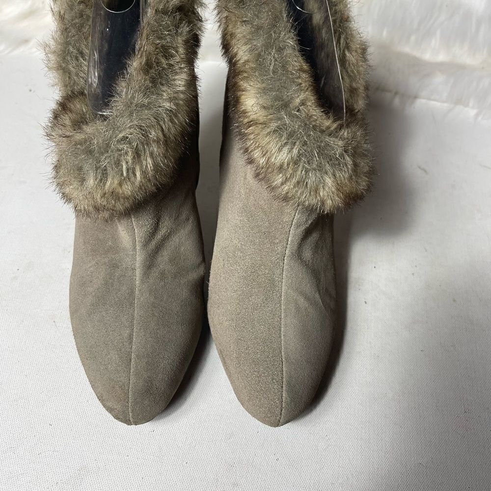 Women genuine leather suede  khaki ankle boots with faux fur top trim size 9 - Picture 2 of 11